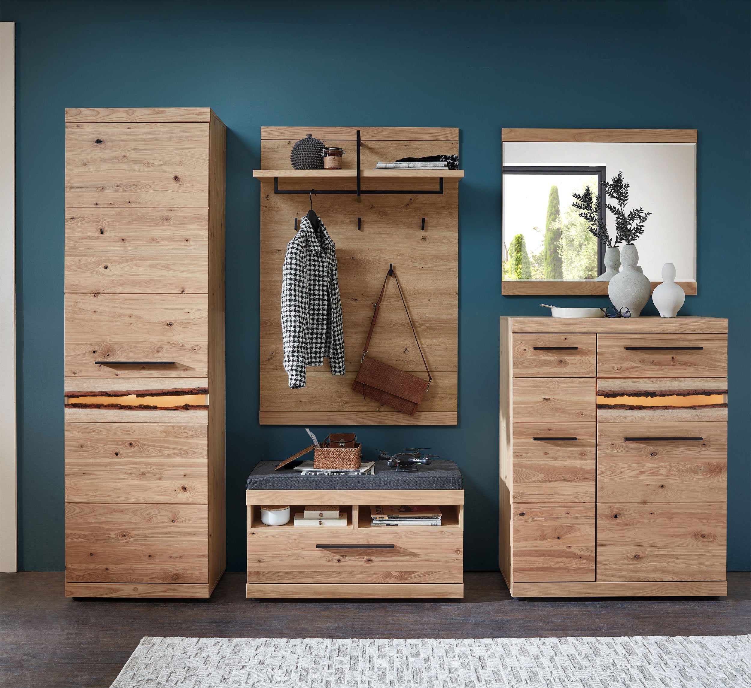 Garderobenschrank image number null